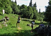 88 Al pianoro erboso che porta al Passo del Sappli ( 1486)